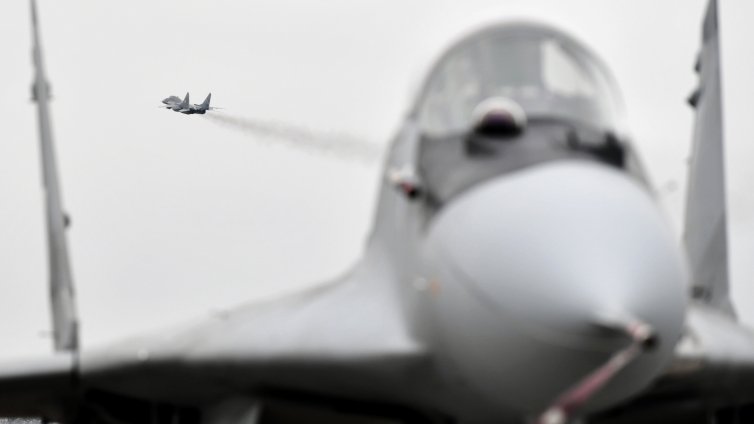 Полша затвори две летища заради руските удари срещу Украйна