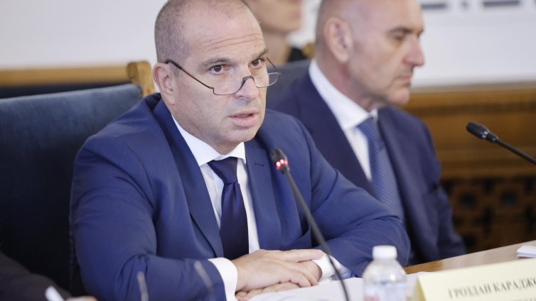 Освободиха директора на „Автомобилна администрация“ заради скандала с Роби Уилямс