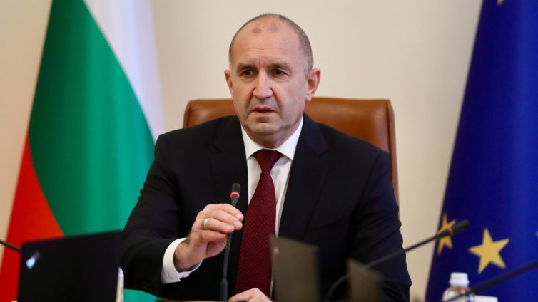"Бронята" на Радев дава кредит на доверие на кабинета, Йотова с най-голямо одобрение