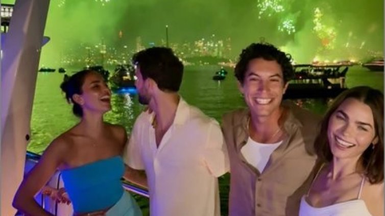 Григор и Ейса посрещнаха 2026 край океана с любовен танц