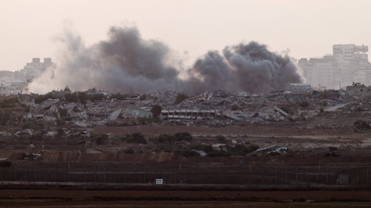 Израелски танкове навлизат по-дълбоко в град Газа