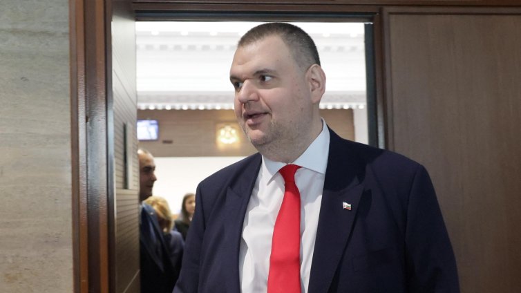 Свалиха НСО охраната на Делян Пеевски и Бойко Борисов