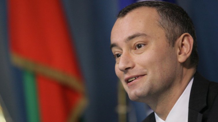 Керемедчиев: Мирният план за Газа зацикля, Младенов остава фаворит за ключовия пост