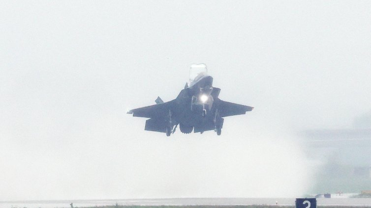 Американските военновъздушни сили "куцат" с остарелите "летящи радари" E-3 AEW&C