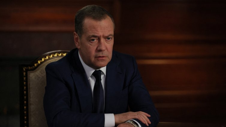 Медведев: Лидерите на Киев ще избягат след войната или ще ги обесят на Майдана