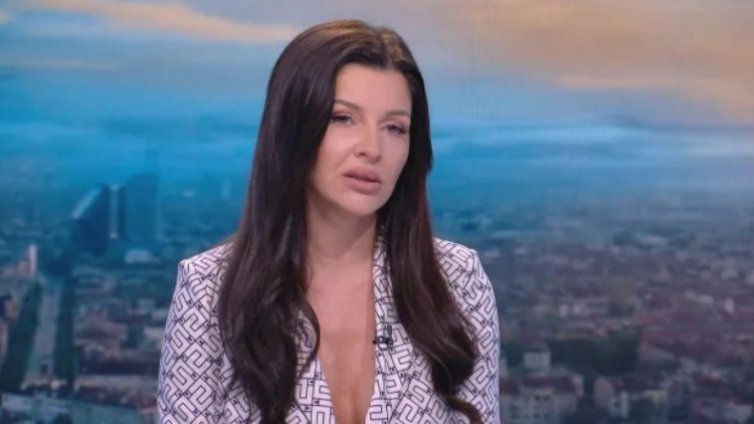 Катастрофиралата пияна фолкпевица Дебора возела 6-годишния си син в колата