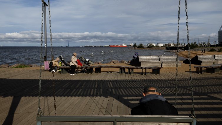 ЕС с нови санкции срещу Русия: Ударен бе сенчестия флот, забрана за внос на втечнен газ