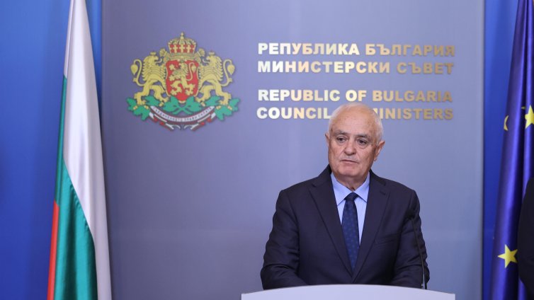 Атанас Запрянов: Разполагаме с хеликоптери, готови да гасят пожари