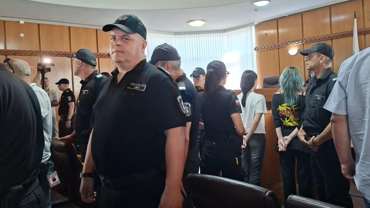Съдът остави в ареста непълнолетна, обвинена за убийството на Кузев в Пловдив