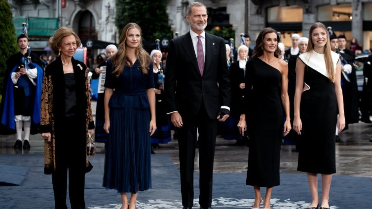 Вижте коледната картичка на кралица Летисия и испанското кралско семейство