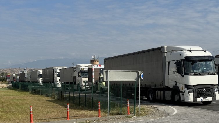 Заради жегата ограничават движението на камиони в страната
