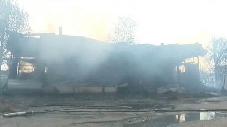 20 гаража и 2 автомобила са изгорели в големия пожар в Пазарджик