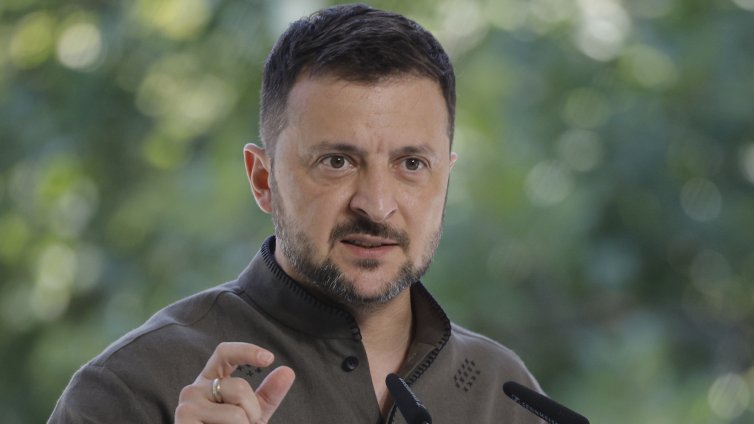 Зеленски след примирието на Путин: Руските удари продължават
