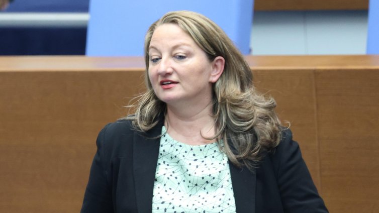 Сачева: 30 хиляди български деца живеят в условията на родителски конфликт