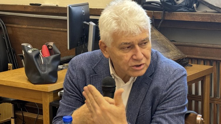 Конституционалист: Ако е имало забавяне, вината не е в Йотова