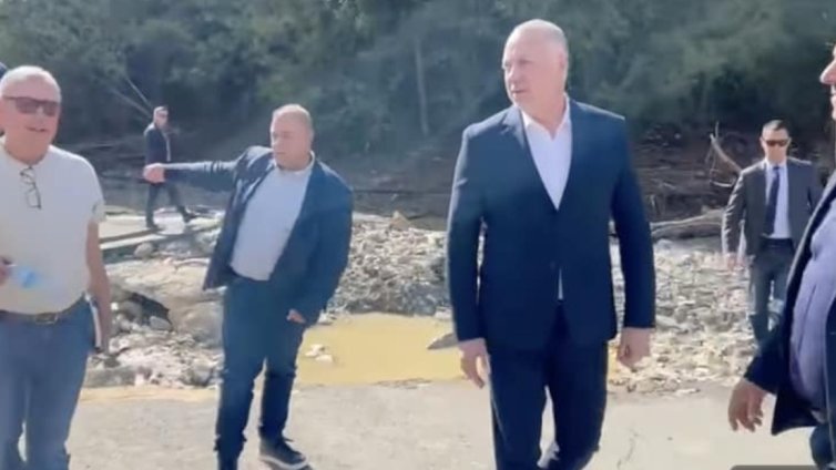 Желязков посети пострадалото ваканционно селище Елените