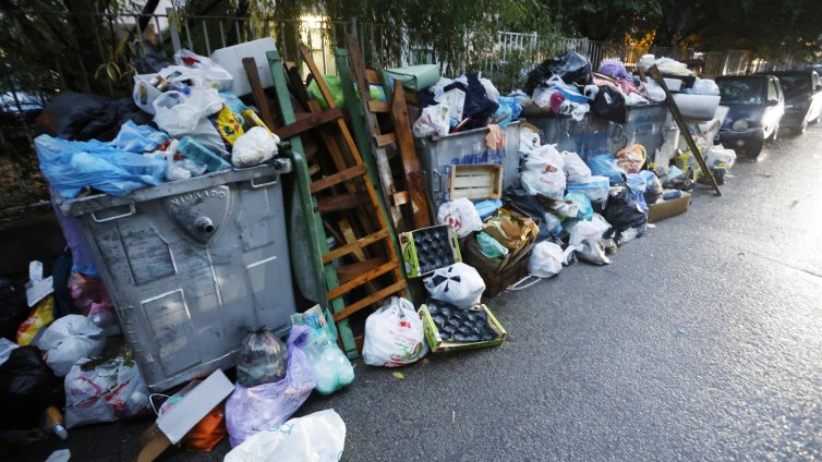 София намирисва: Над 300 хиляди столичани засегнати от кризата с боклука СНИМКИ