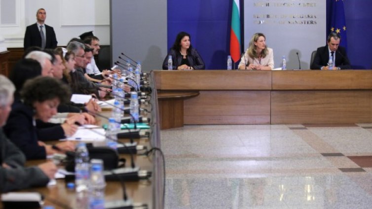 На сбирката при премиера: Отменете забраната за пушене!