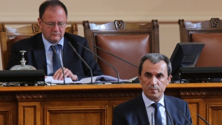 100 дни са малко, наивно е да се чака нещо съществено 