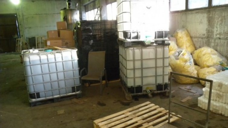 Веро менте спипано в нелегален цех в Пазарджик