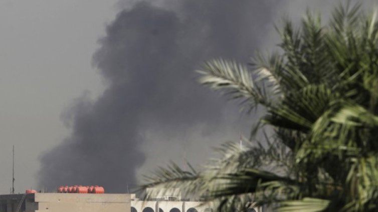 Бомба в автобус уби 13 души в Пакистан