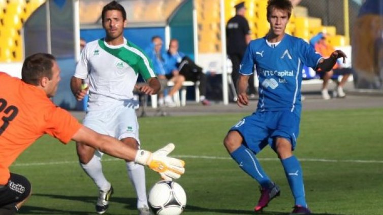 Аякс и Байерн следят Антонио Вутов