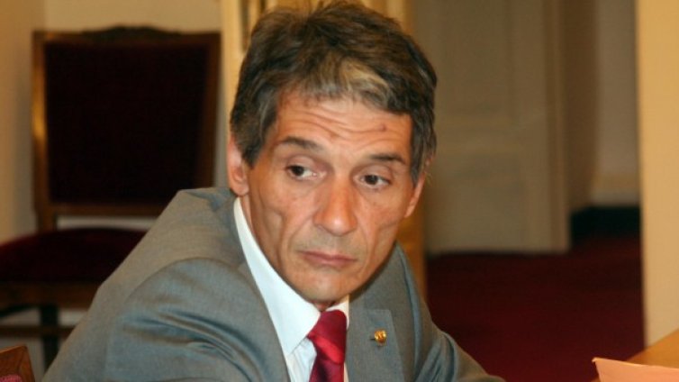 Доклад за "безразборното хвърчане на властта"