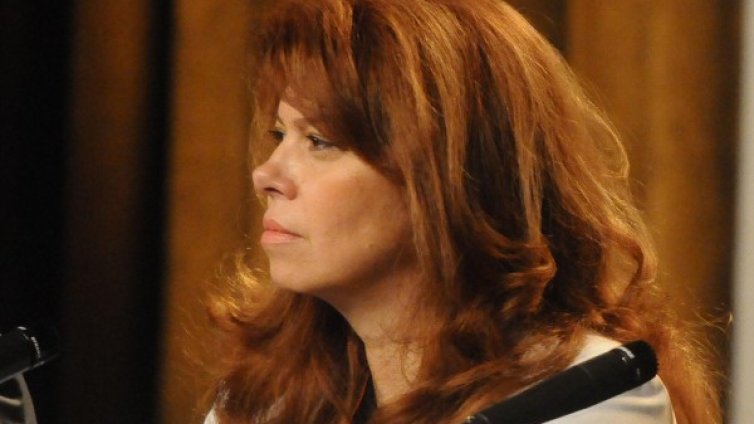 Парламентът не е заболял до степен да се реже!