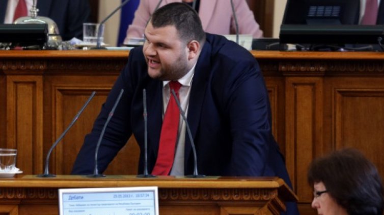 Пеевски не дойде на работа в парламента
