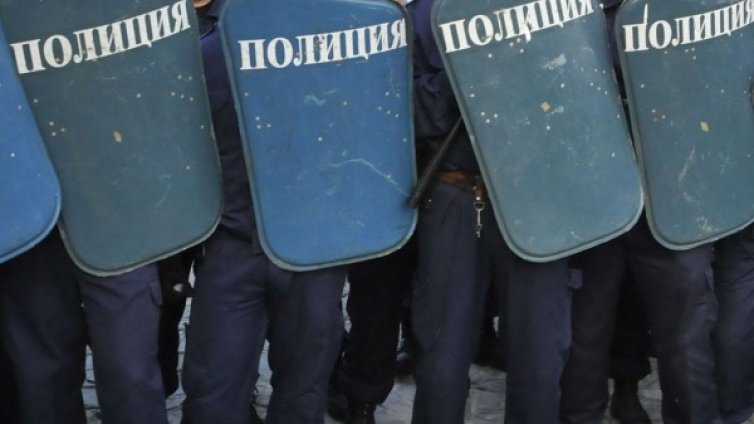 Йовчев прихвана висши полицаи с тлъсти бонуси