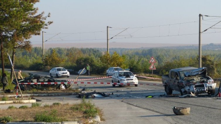 ПТП с две жертви затрудни трафика по пътя Бяла-Търново