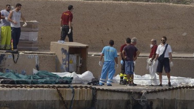 Около 50 мигранти са загинали при корабокрушение