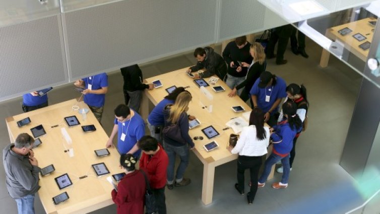 Модна шефка поема Apple Stores