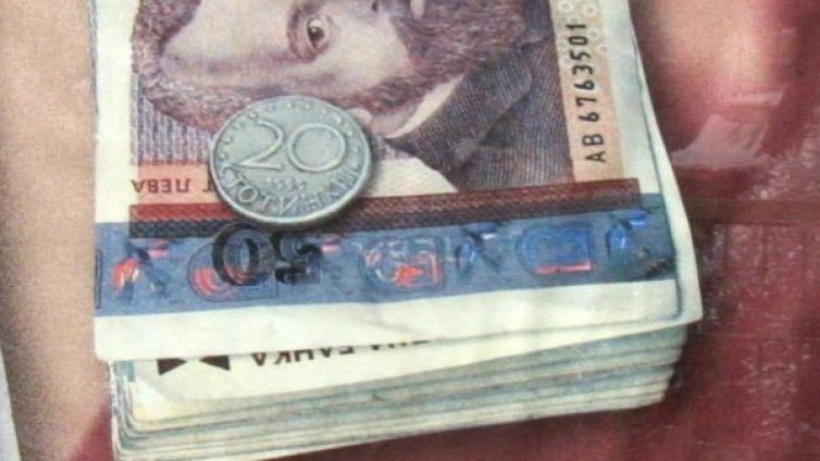 Измамиха с 2300 лева възрастна жена в Перник