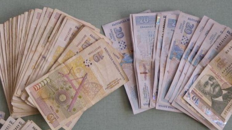 Бюджет '14: Повече пари за училища, по-малко за болници