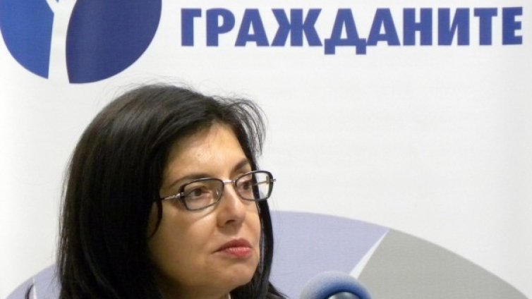 "Бандата" в НС дърпа страната назад, предупреди Кунева