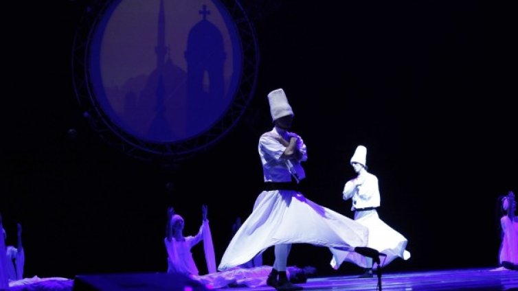 Йога и кисело мляко за трупата "Огънят на Анадола"