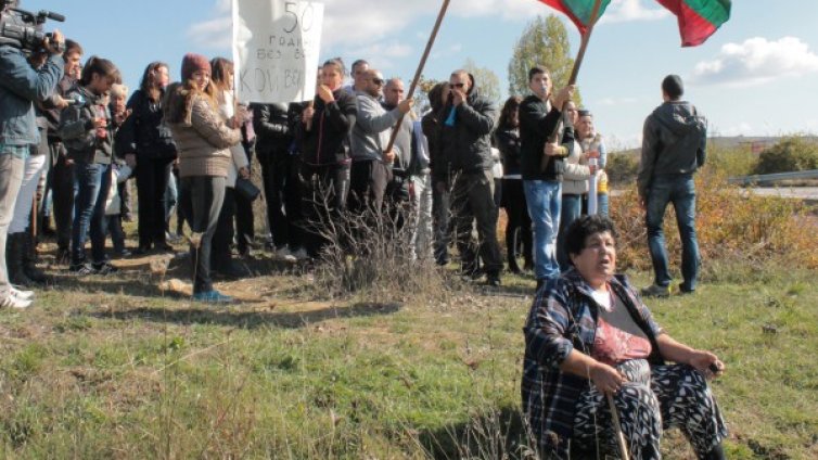 Прокурор и протестиращи се срещнаха заради водата в Омуртаг