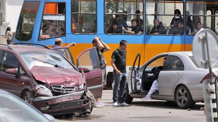 Шофьорите с купени книжки са страшни