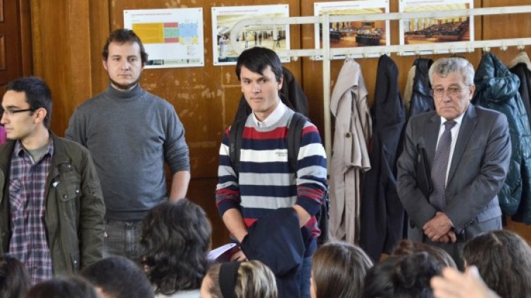 Акцията на студентите е политическа, заяви Токушев