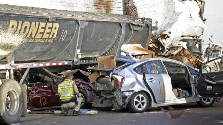 Зверска катастрофа на 16 превозни средства в Аризона