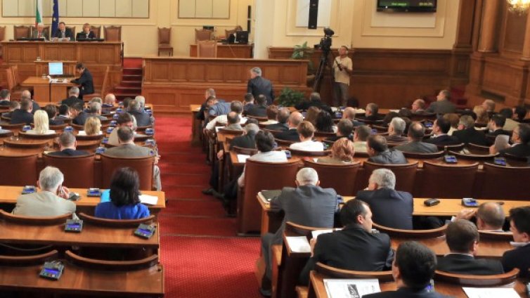 Спор в НС: Кой е назначил повече "калинки" - ГЕРБ или БСП 