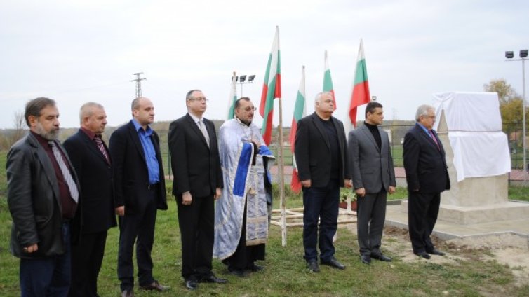 Откриха паметни плочи на кмет и руски генерали в село Гроздьово