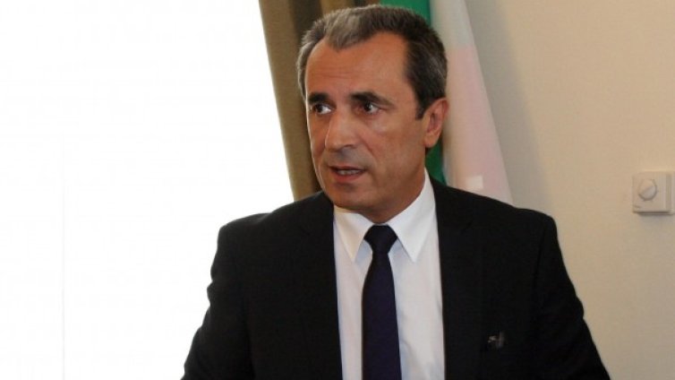 Да се въздържаме от ксенофобия, зове и Орешарски