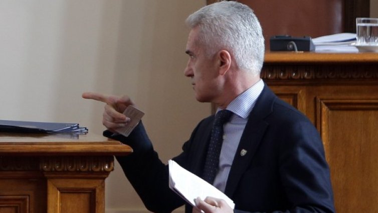 Плевнелиев закъсня с КСНС, негодува Сидеров 