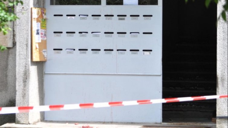 Мъж скочи от осмия етаж на блок в Русе