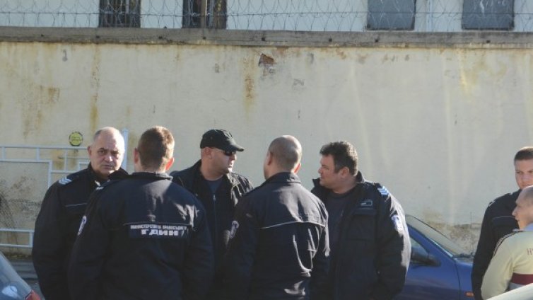 Надзирателите и от затвора в Пловдив излязоха на протест 