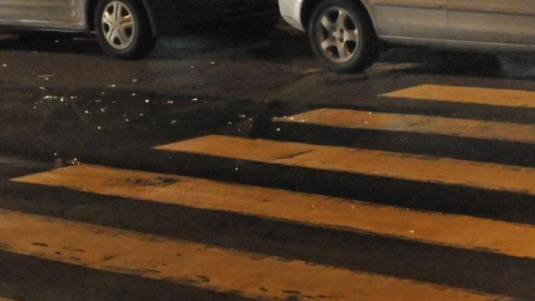 Пияна жена блъсна 16-годишно момиче на пешеходна пътека и избяга
