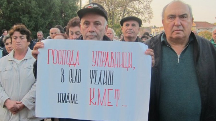 Двама от Телиш плашат да се самозапалят заради бежанците 