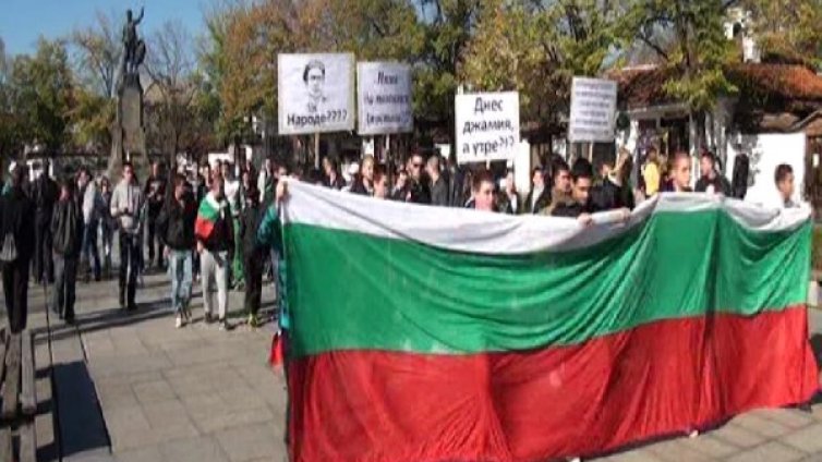 4000 на протест заради  Куршум джамия 